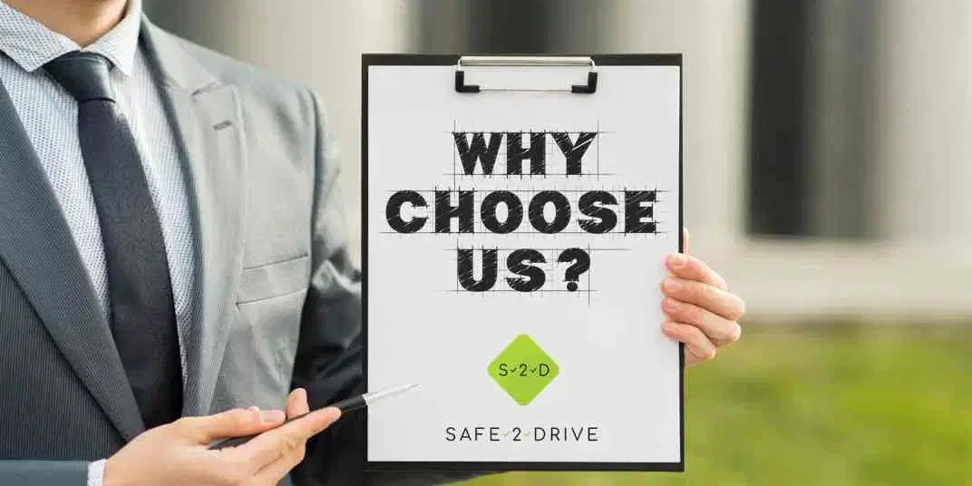 Why-Choose-Us-Safe2Drive-Solutions-compressed-6 (1) Safe2Drive team helping a fleet manager with driver licence checks